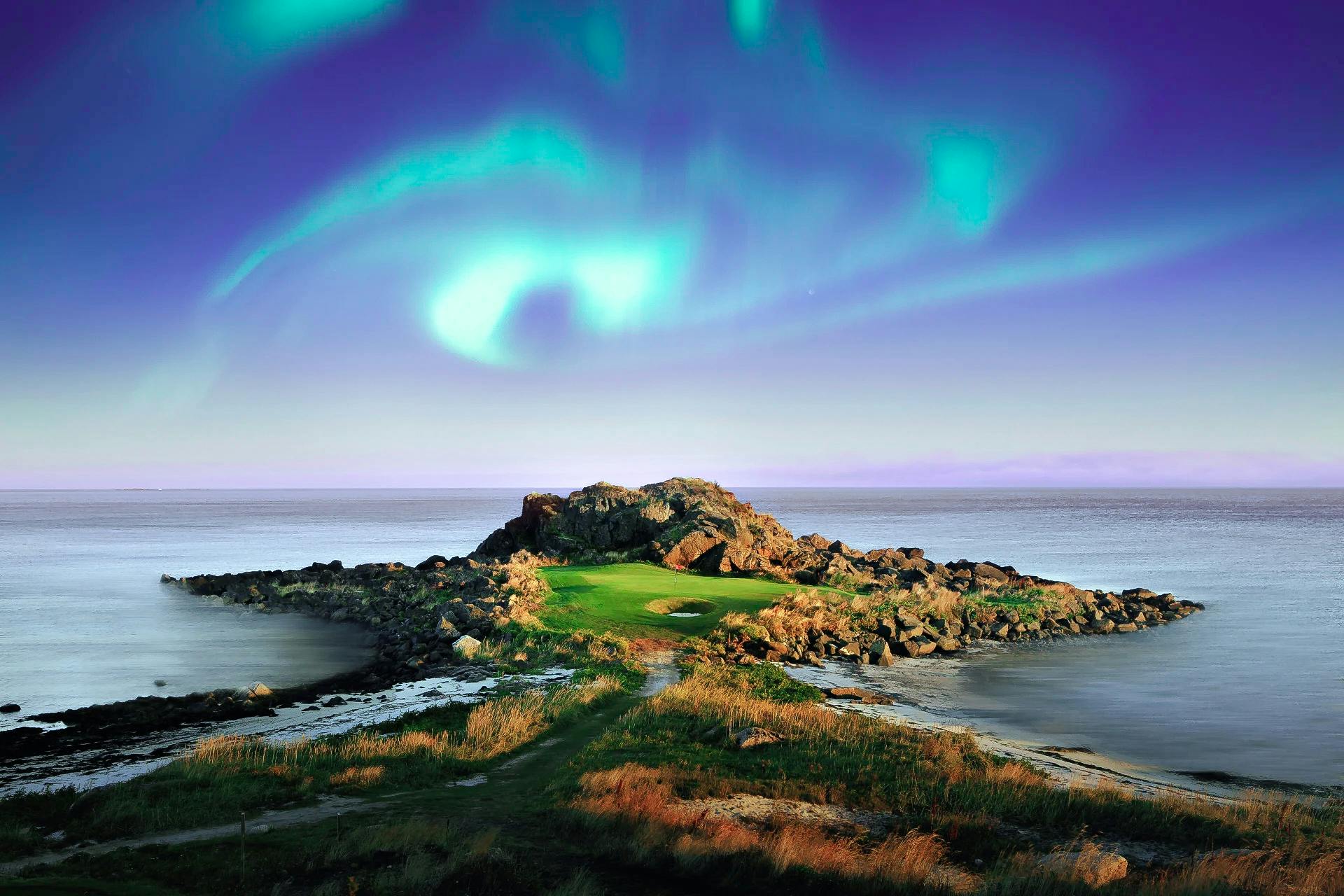 Loften Links golf green with northern lights on top