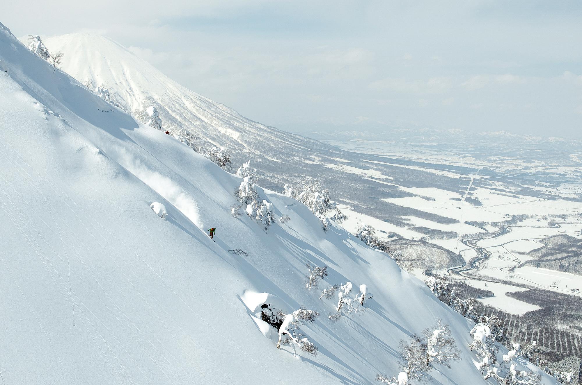 Jorge Abian Snowboarding on a bluebird day in Niseko