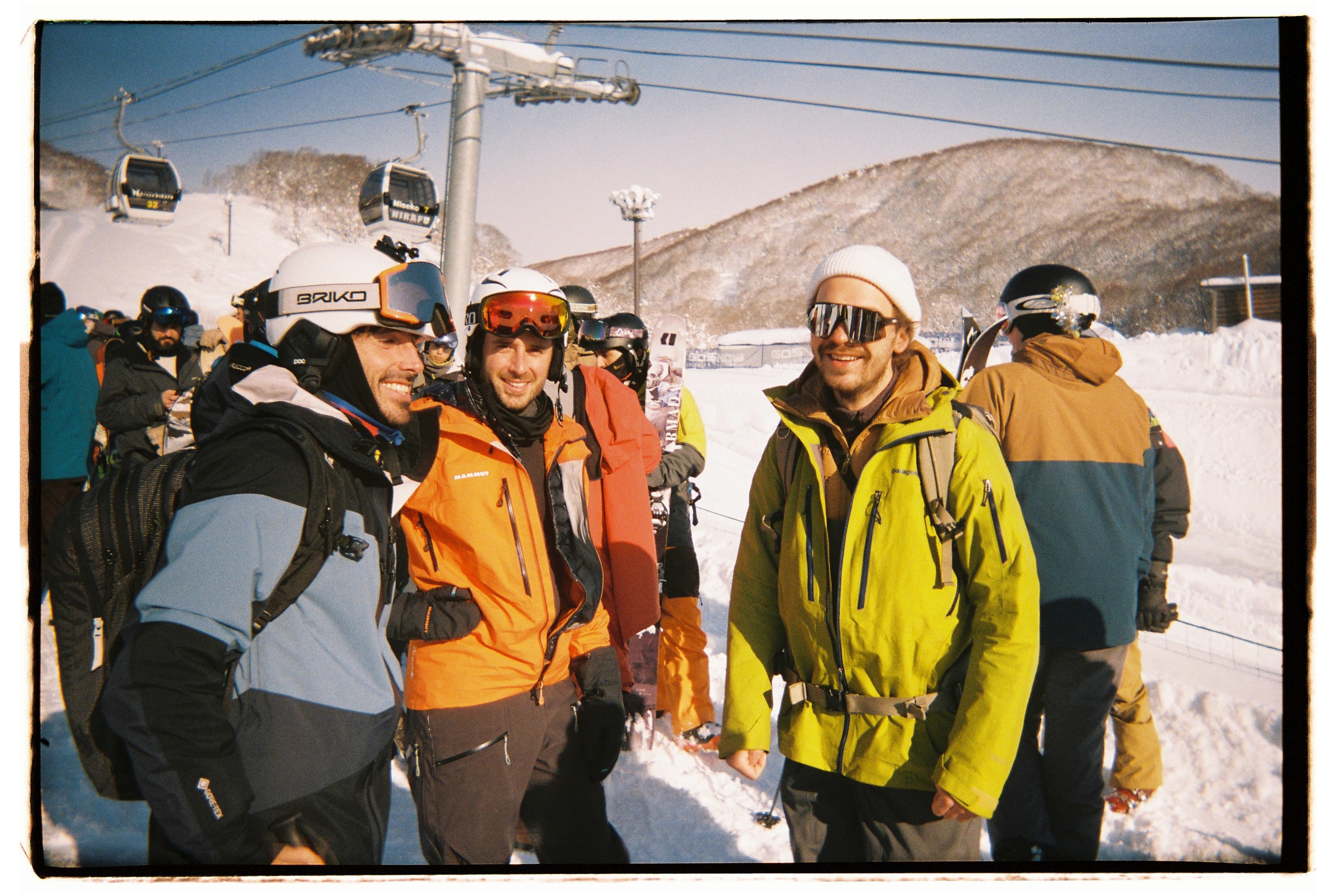 Pow-Niseko-japan-ski-fun-group