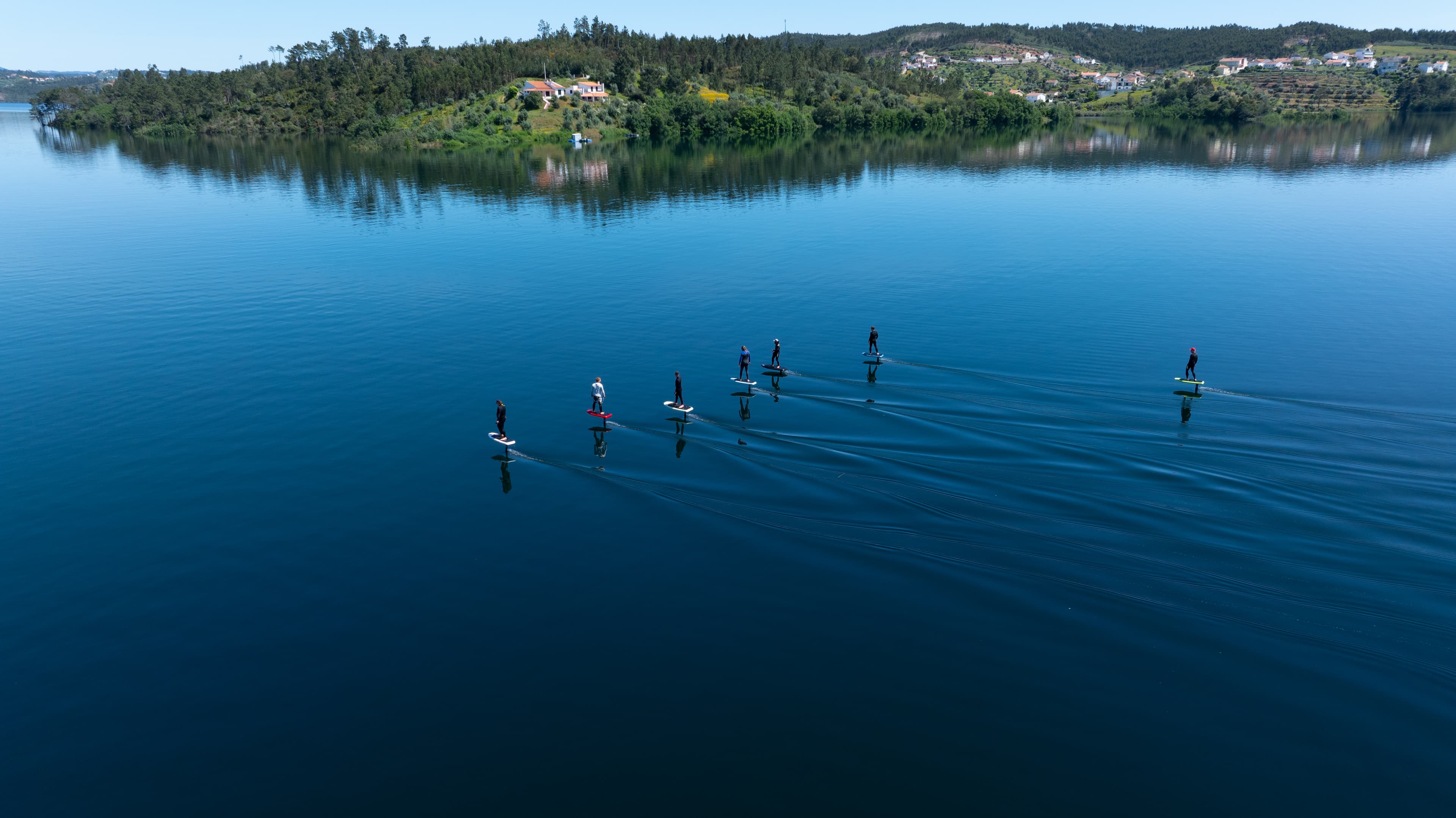 Lake-portugal-Efoil-trip-friends